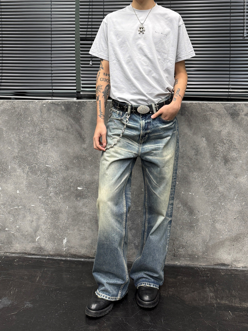 Natural Distressed Jeans