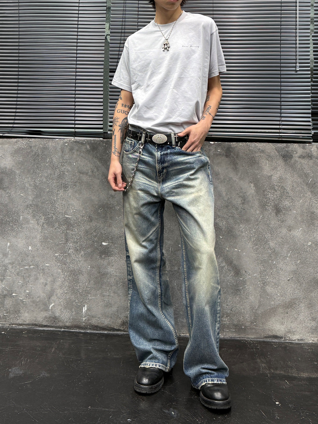 Natural Distressed Jeans