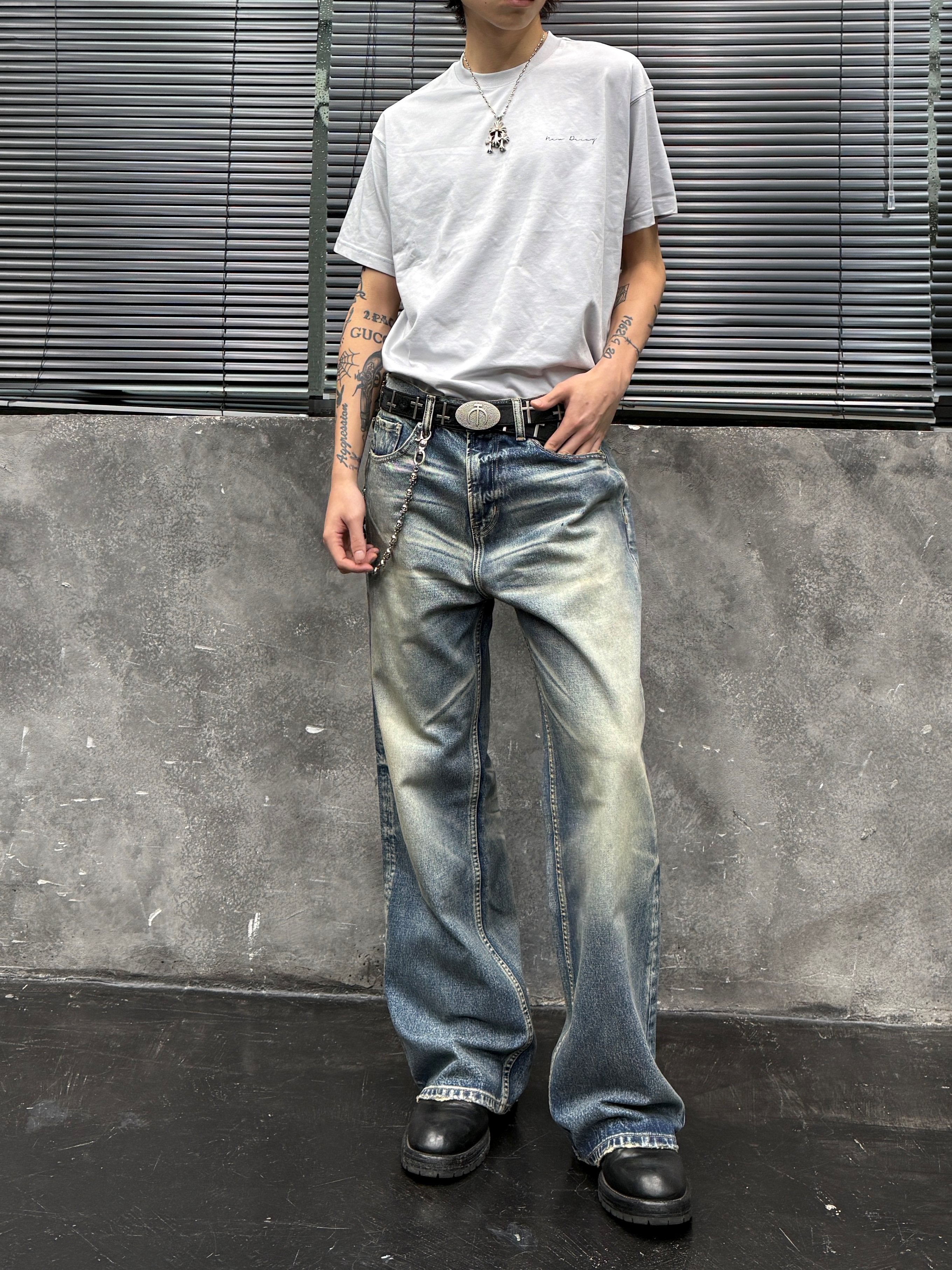 Natural Distressed Jeans
