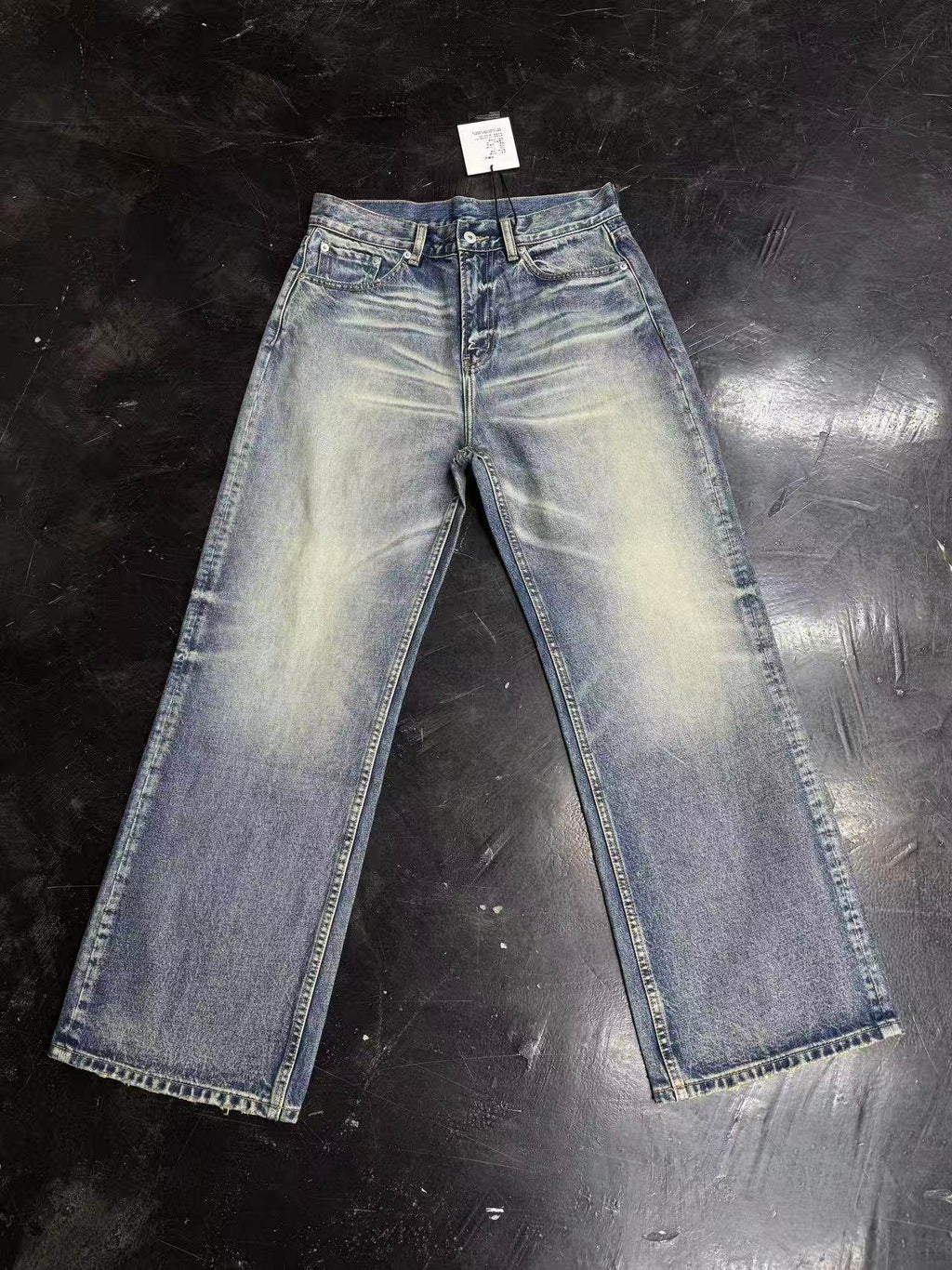 Natural Distressed Jeans